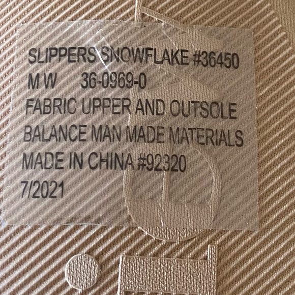 ❄️Comfortview Cozy Gray Slippers with Snowflake Embroidery❄️ - Picture 3 of 6